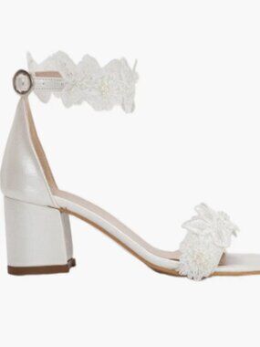 NWT Dana Lace Bridal Low Heel Sandals, Size 9.5